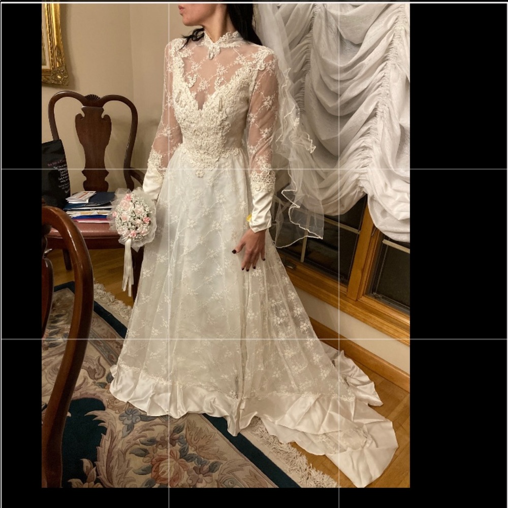 Vintage wedding dress
